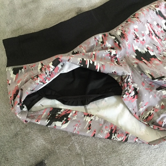 NWT Lululemon Speed Up LR Short 2.5” lined - Picture 7 of 12